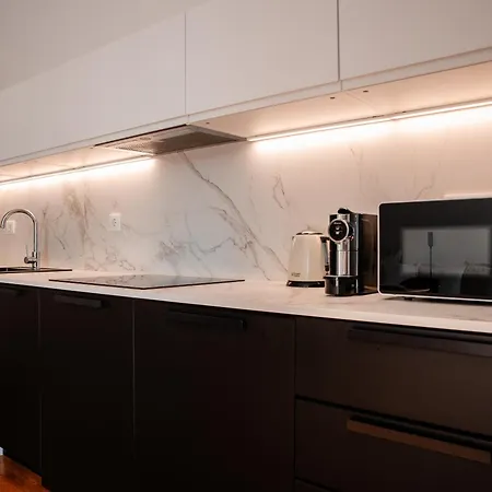 The Box - Design And Upscale With Balcony At Downtown Appartamento Lisbona