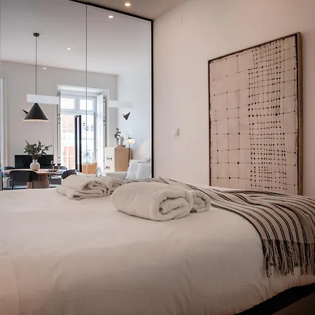 The Box - Design And Upscale With Balcony At Downtown Appartamento Lisbona