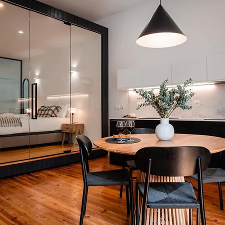 Designer Loft With Balcony In Historic Baixa