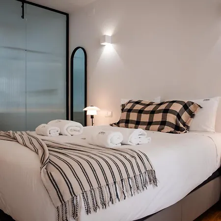 The Box - Design And Upscale With Balcony At Downtown