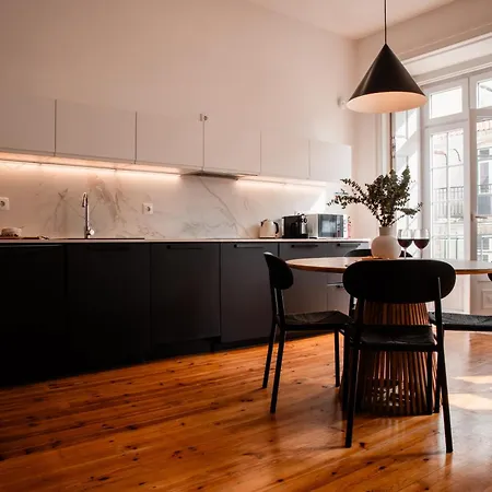Apartman Designer Loft With Balcony In Historic Baixa Lisboa