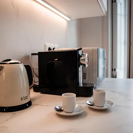 The Box - Design And Upscale With Balcony At Downtown