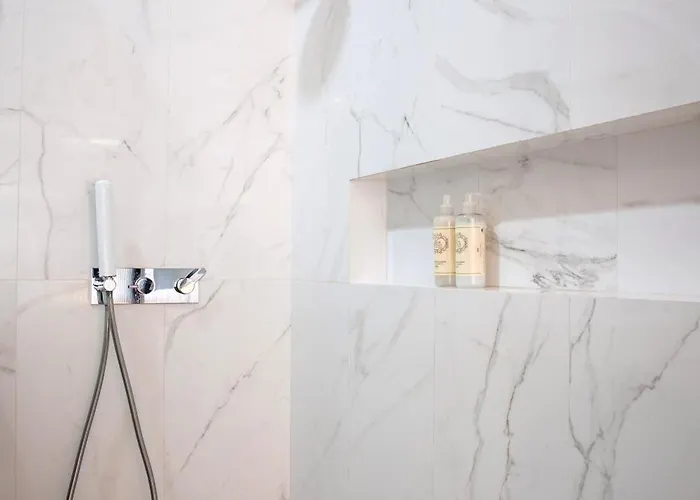 Designer Loft With Balcony In Historic Baixa